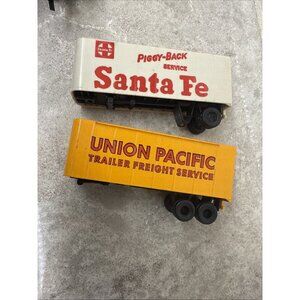 Vintage Tyco HO Scale lot of 2 trailers. Pre-owned